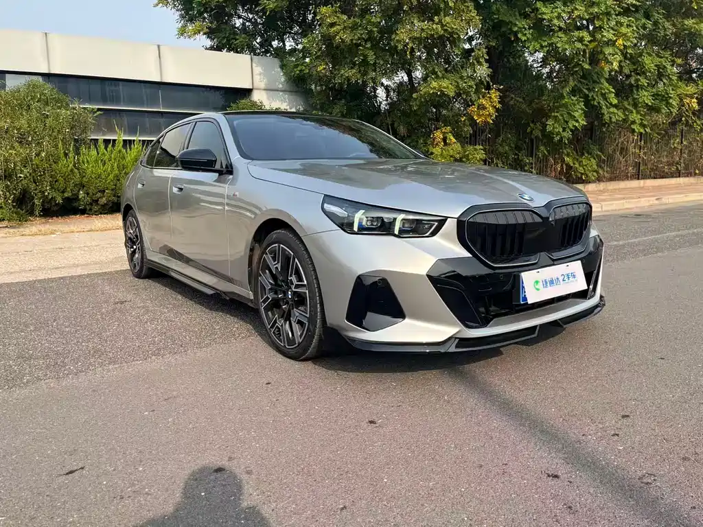 BMW 5 Series — миниатюра 9