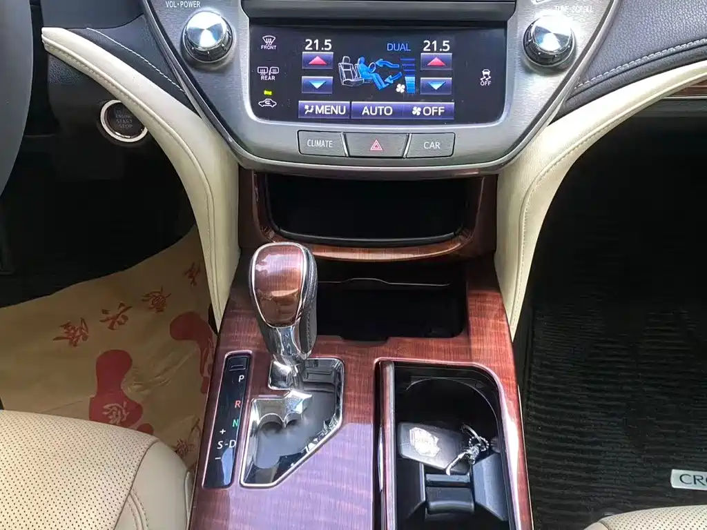 Toyota Crown — миниатюра 14