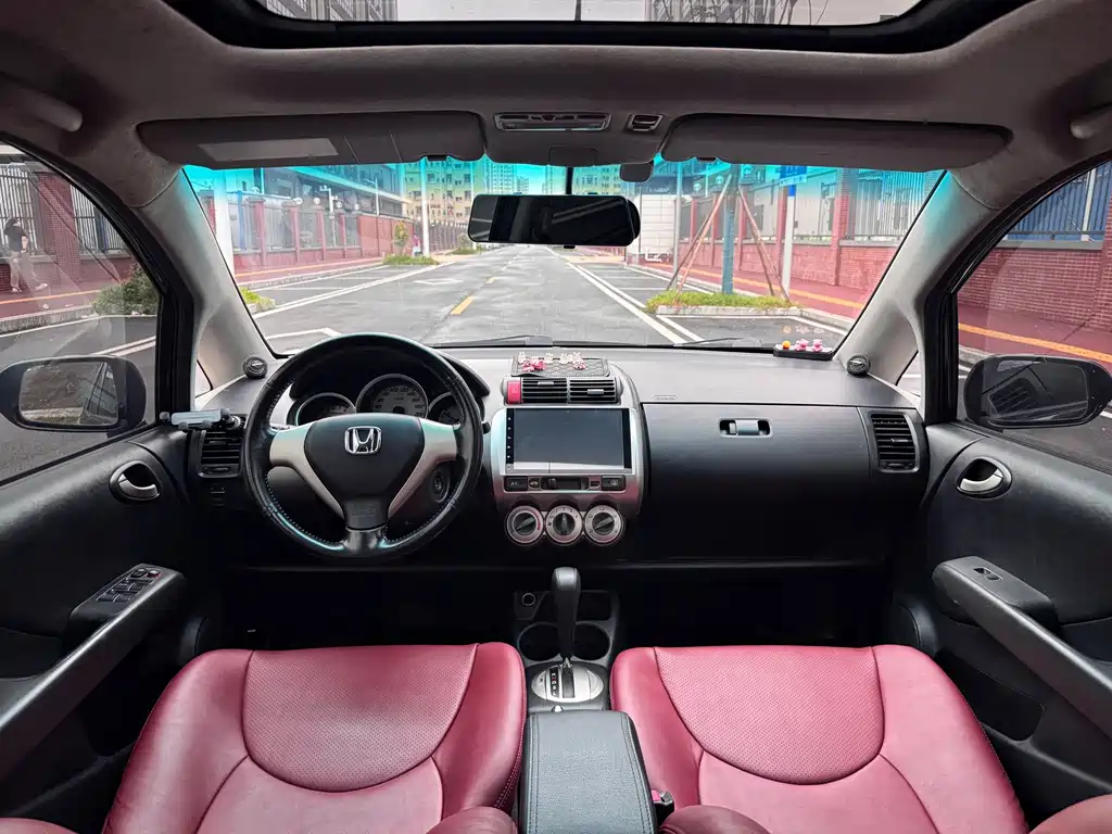 Honda Fit — миниатюра 8