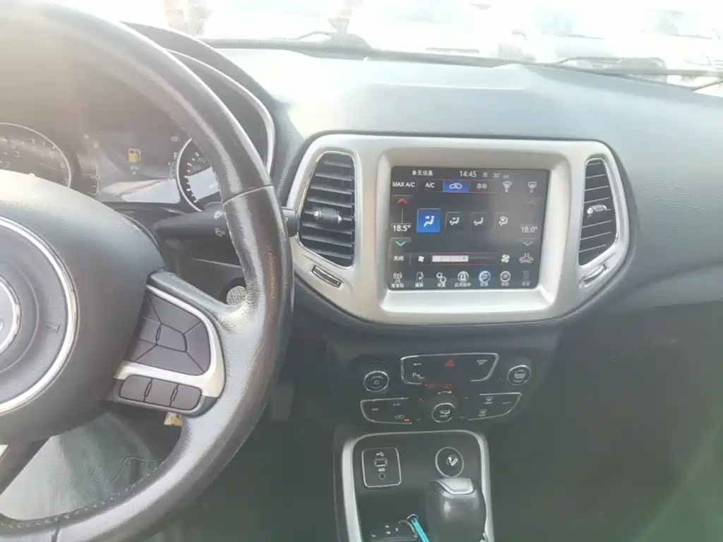 Jeep Compass — миниатюра 13