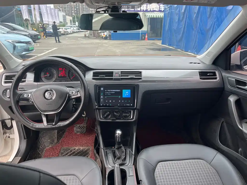 Volkswagen Santana — миниатюра 8