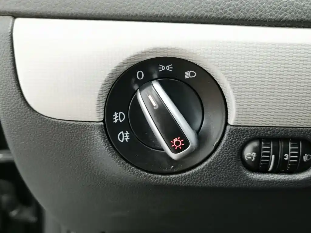 Volkswagen Sagitar — миниатюра 21