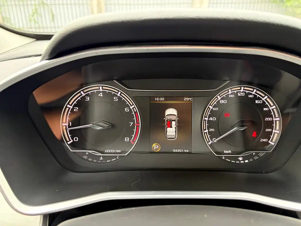 Geely Binyue — миниатюра 13
