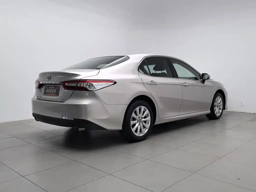 Toyota Camry — миниатюра 2