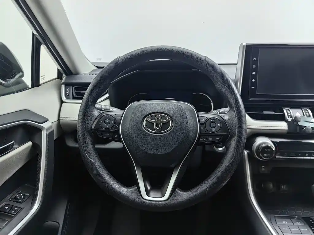 Toyota RAV4 — миниатюра 11