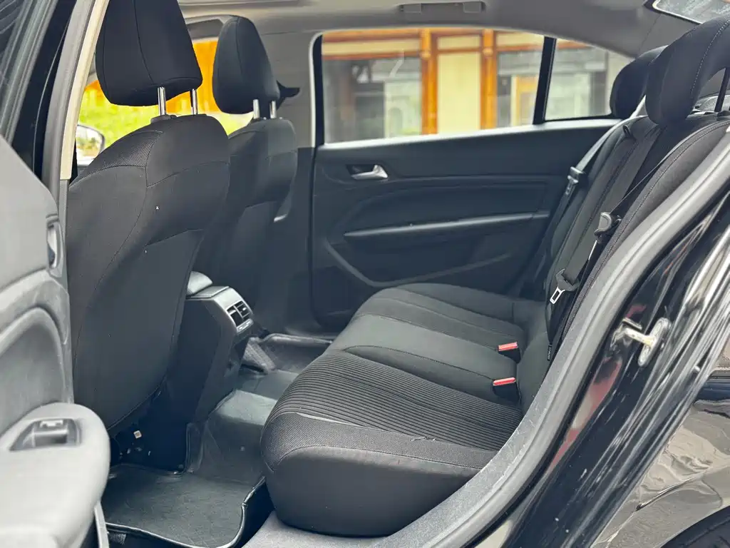 Peugeot 408 — миниатюра 12