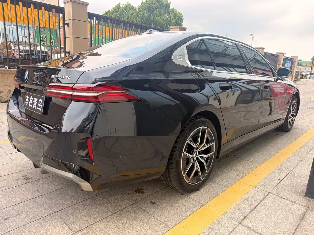 BMW i5 — миниатюра 13