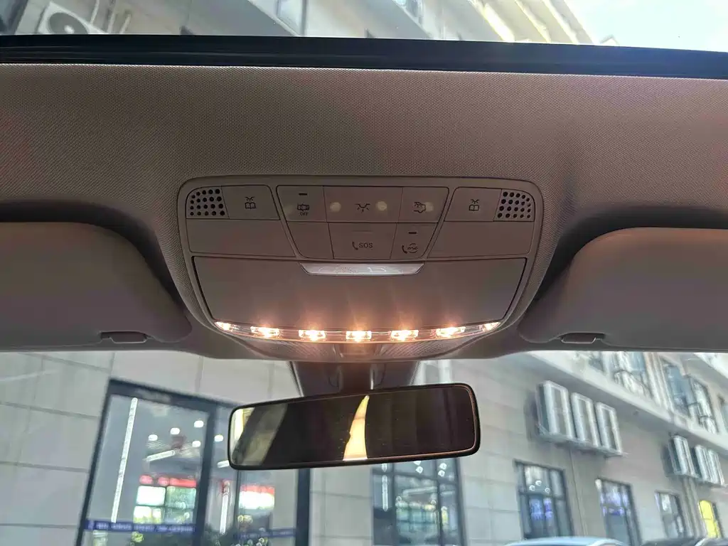 Mercedes-Benz E-Class — миниатюра 8