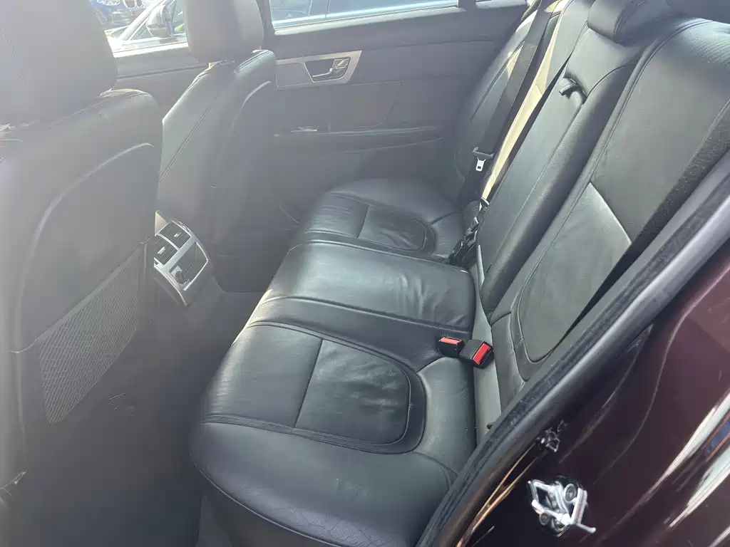 Jaguar XF — миниатюра 9