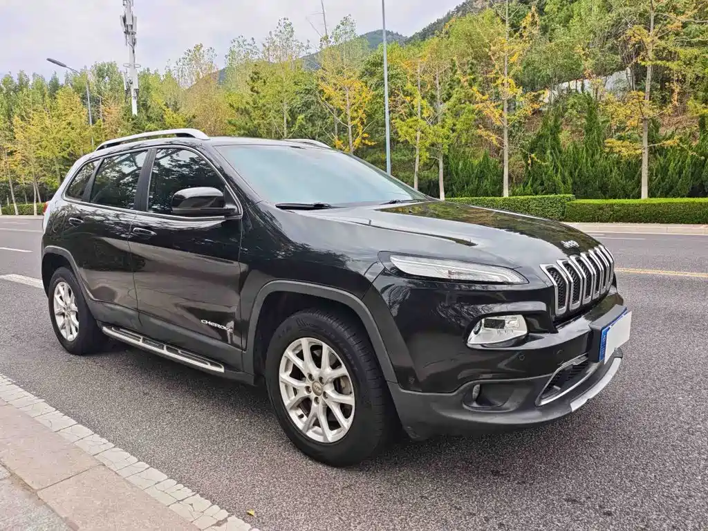 Jeep Cherokee — миниатюра 2