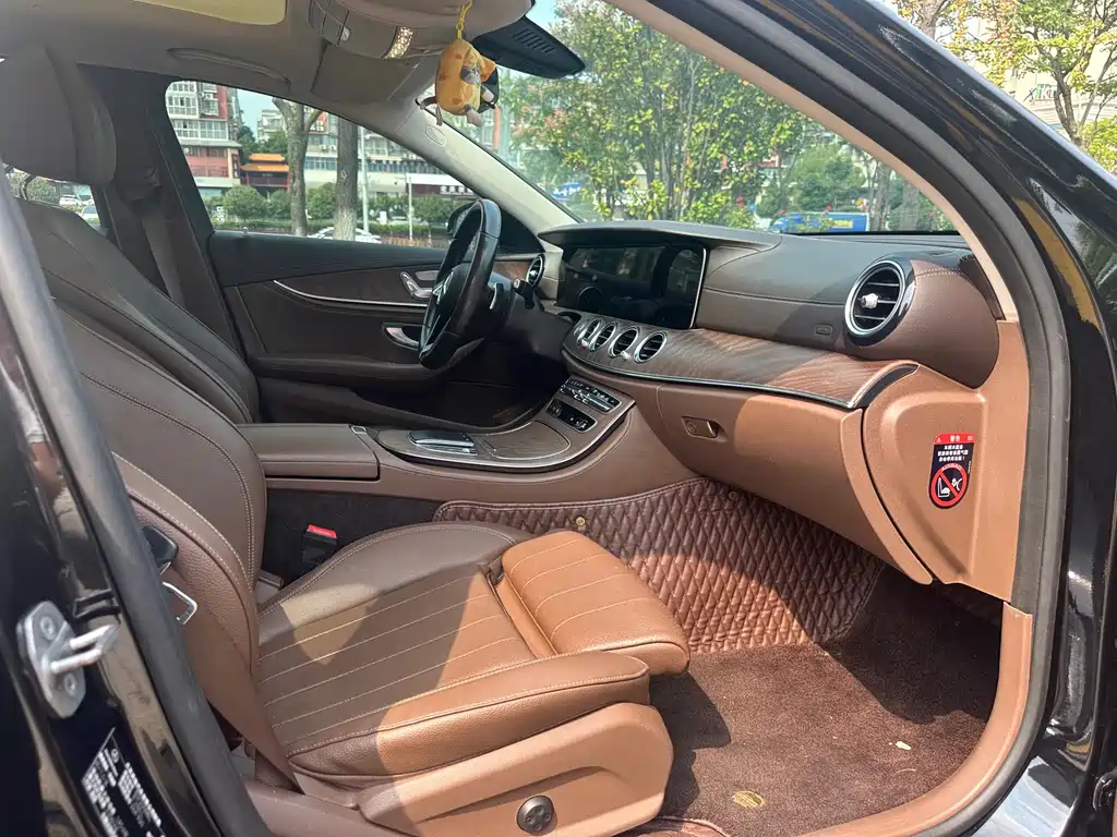 Mercedes-Benz E-Class — миниатюра 8