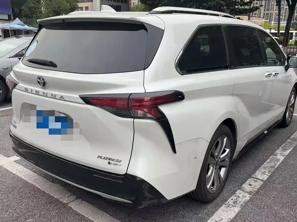 Toyota Sienna — миниатюра 3