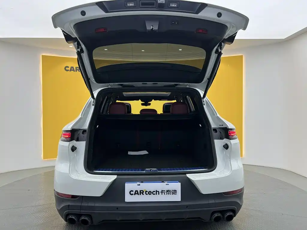 Porsche Cayenne — миниатюра 12