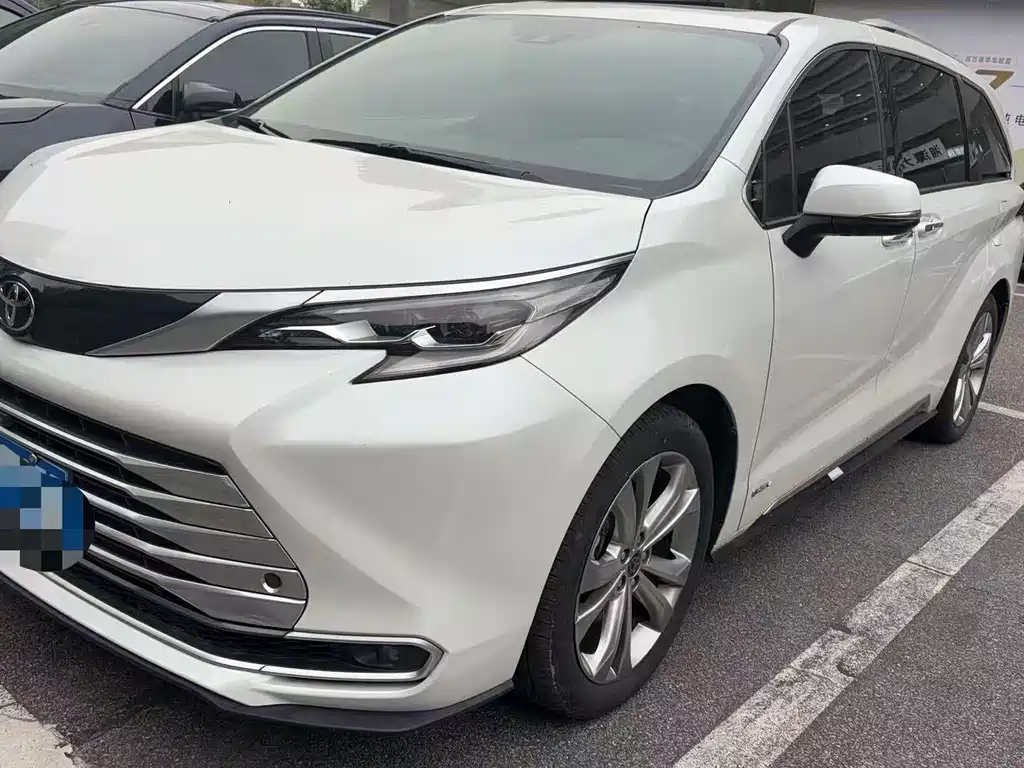 Toyota Sienna — миниатюра 2