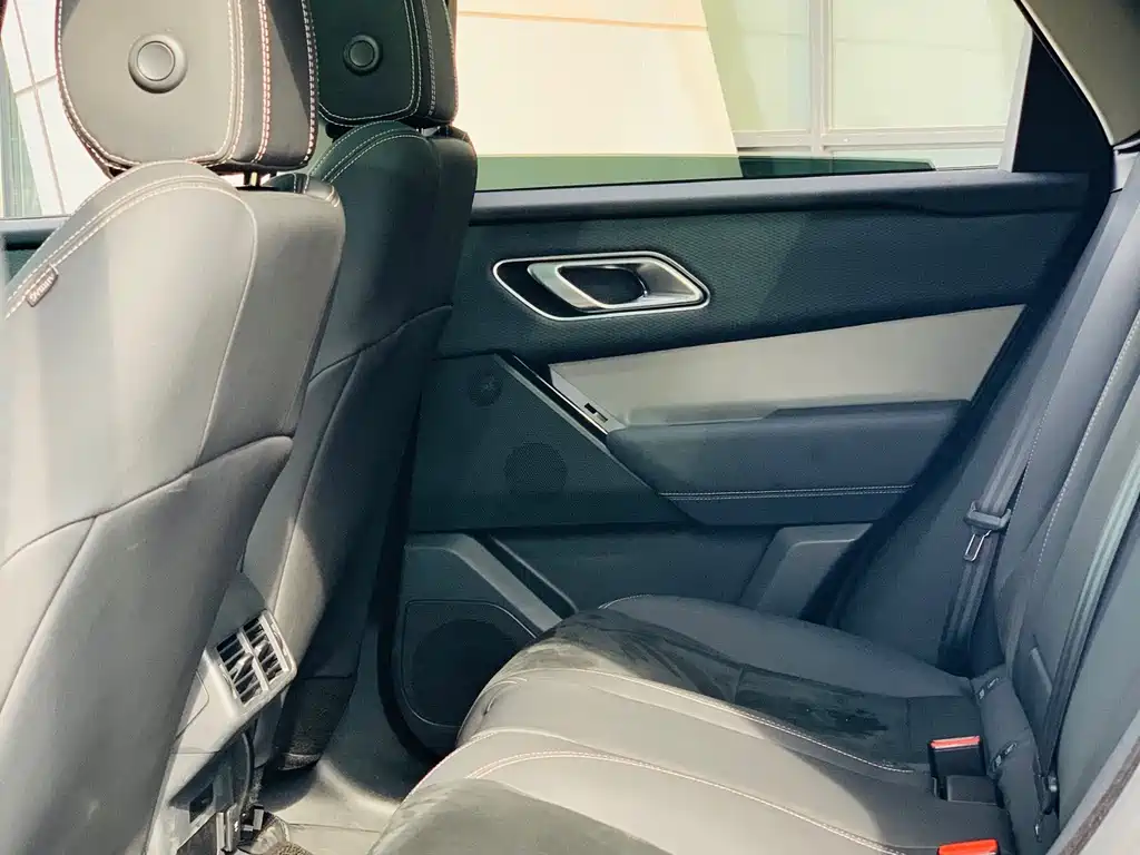 Land Rover Velar — миниатюра 17