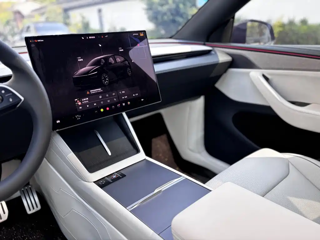 Tesla Model Y L — миниатюра 18