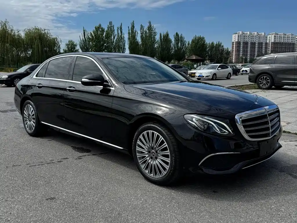 Mercedes-Benz E-Class — миниатюра 10