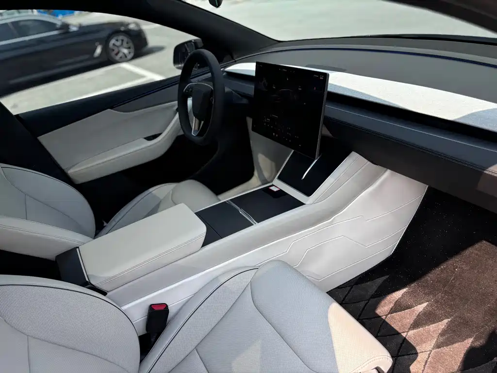 Tesla Model Y L — миниатюра 10