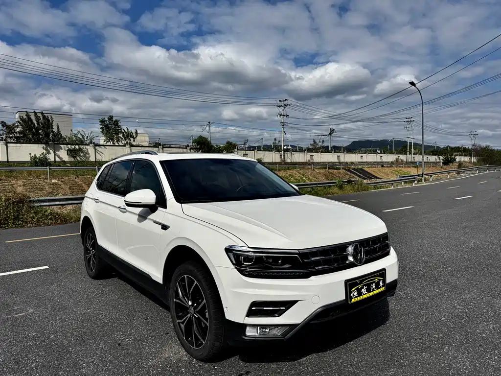 VOLKSWAGEN TIGUAN L