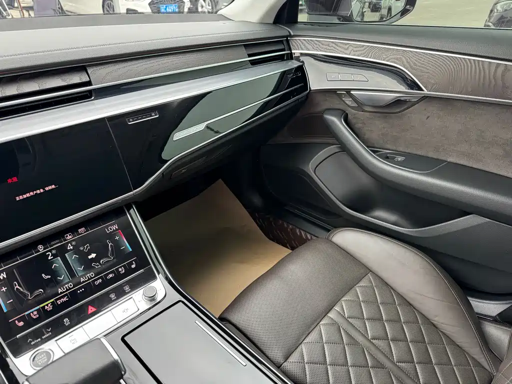 Audi A8 — миниатюра 10