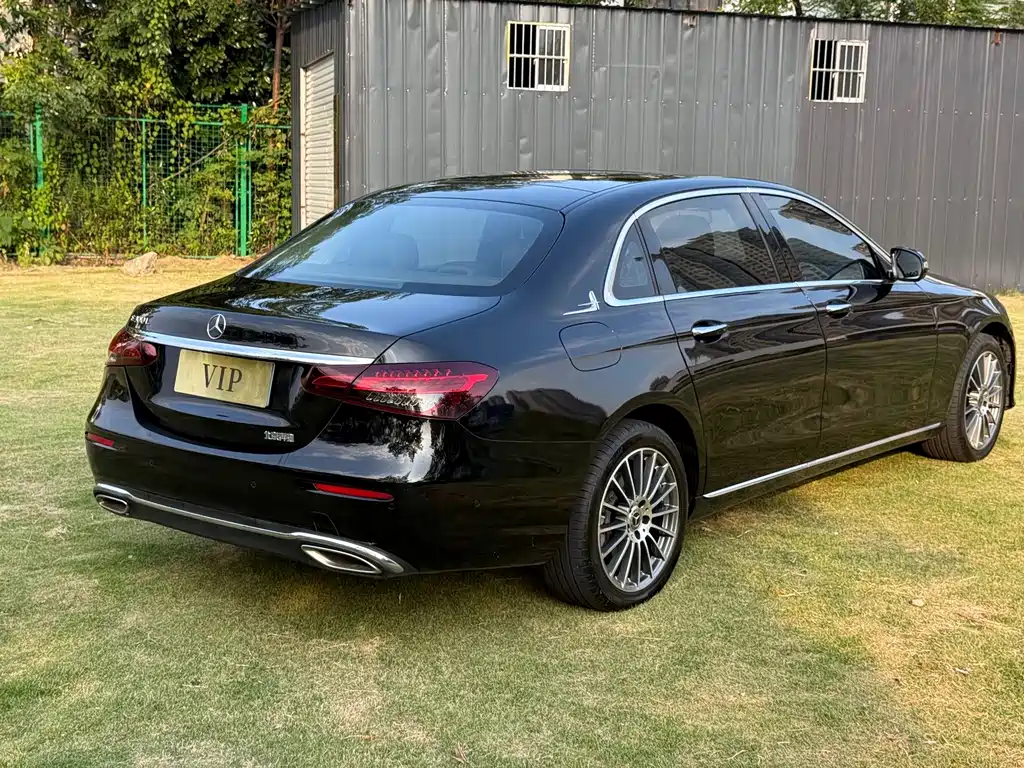 Mercedes-Benz E-Class — миниатюра 4