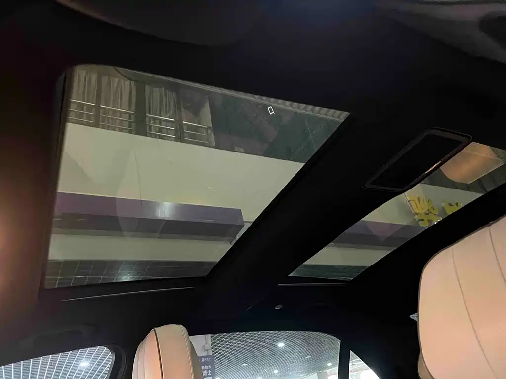 Mercedes-Benz E-Class — миниатюра 11