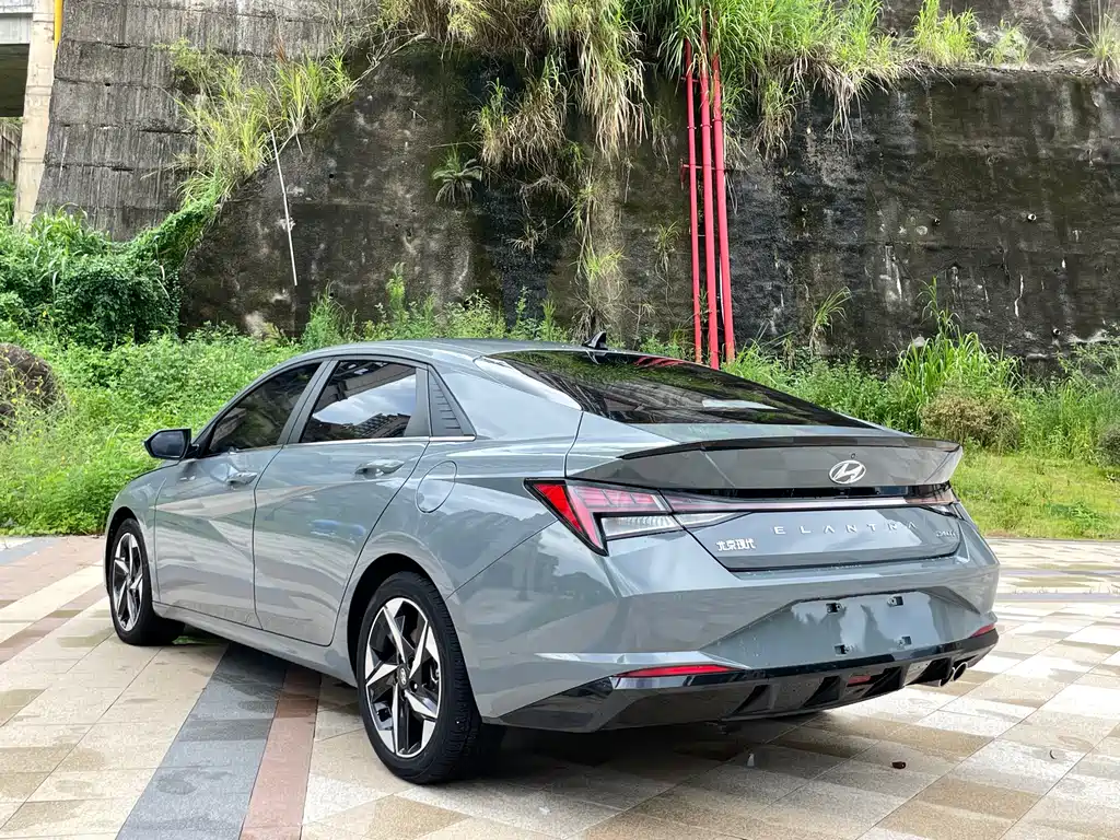 Hyundai Elantra — миниатюра 9