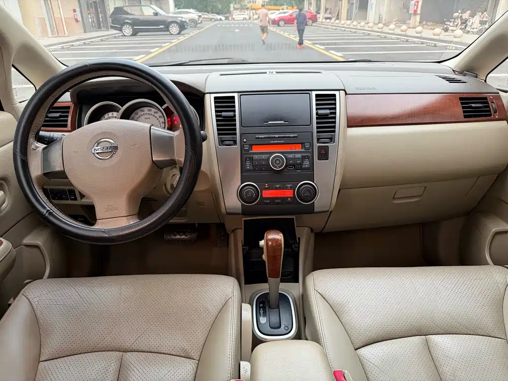Nissan Tiida 2009 1.6L AT