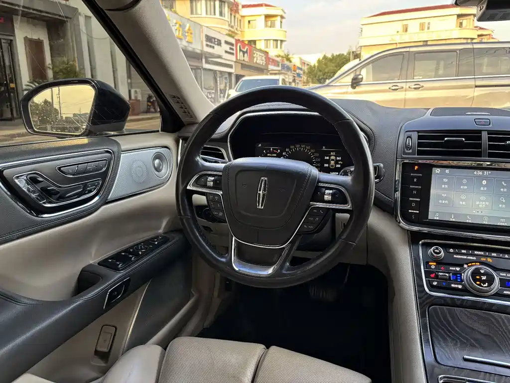 Lincoln Continental — миниатюра 12
