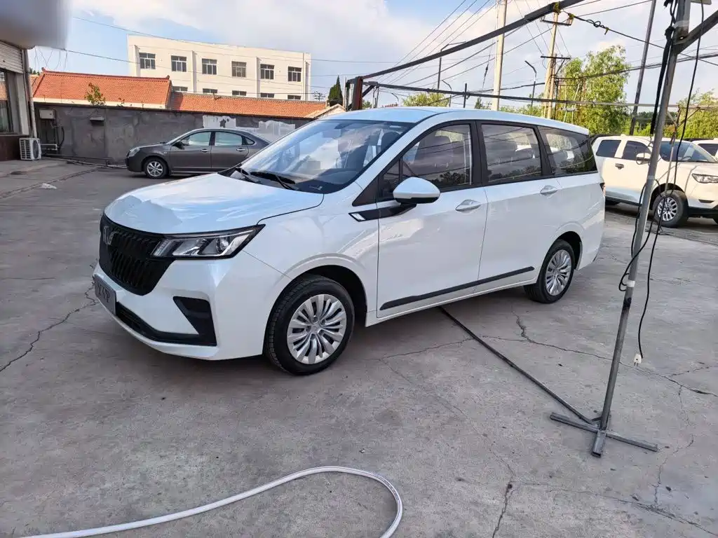 Wuling Jiachen 2022 1.5L MT Elite