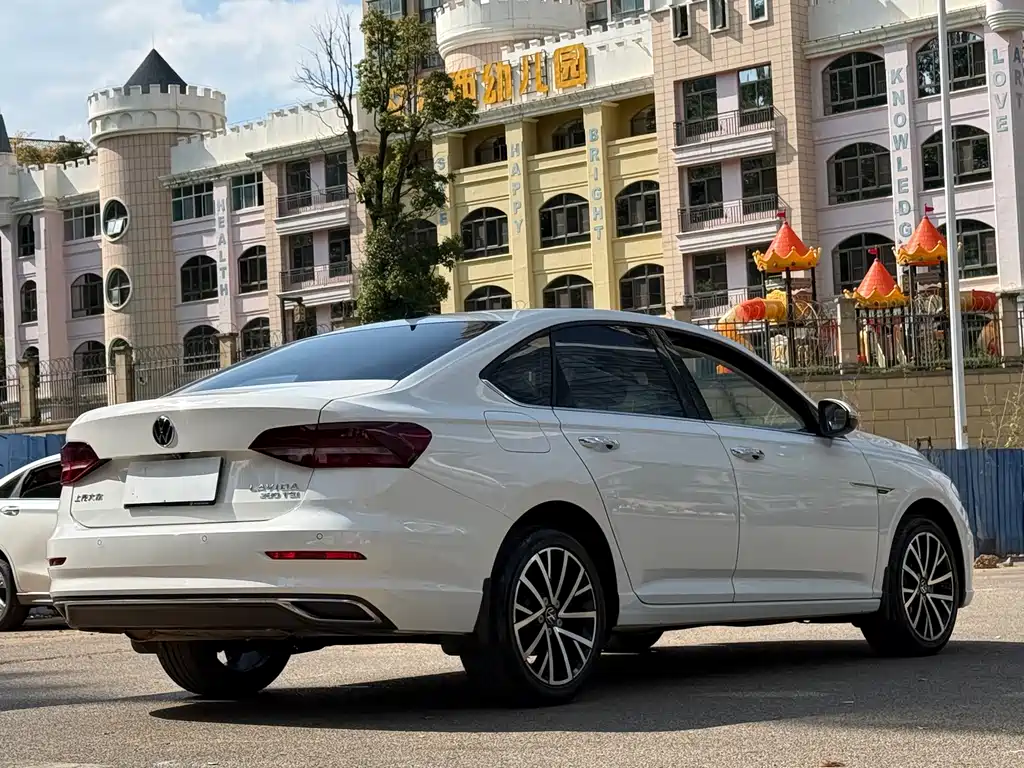 Volkswagen Lavida — миниатюра 5