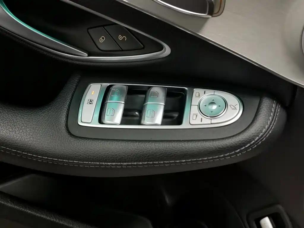Mercedes-Benz C-Class — миниатюра 9