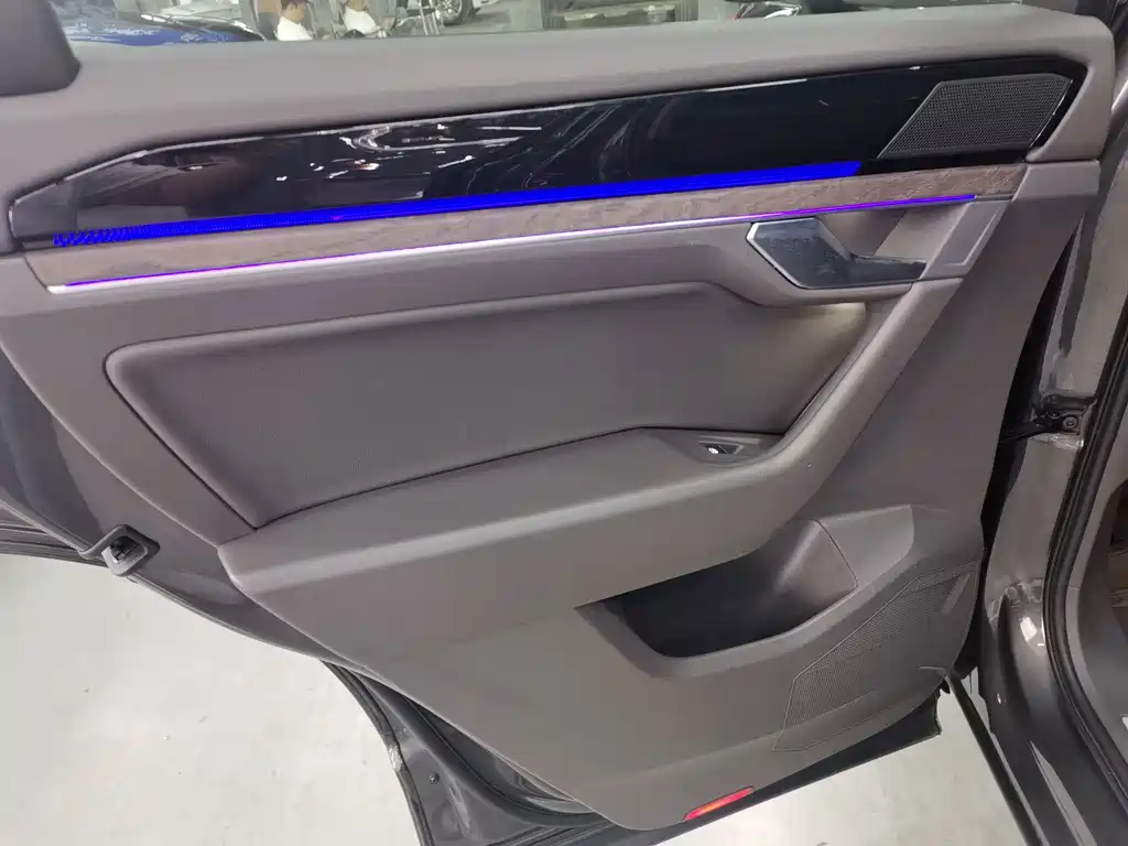 Volkswagen Touareg — миниатюра 14