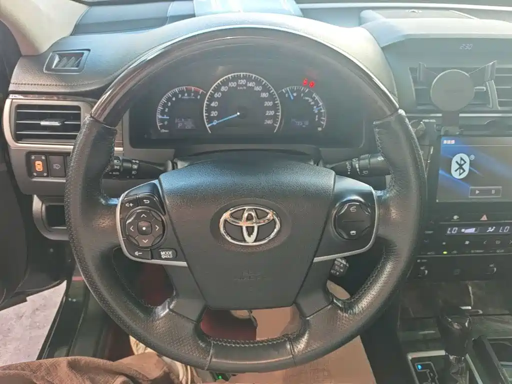 Toyota Camry — миниатюра 11