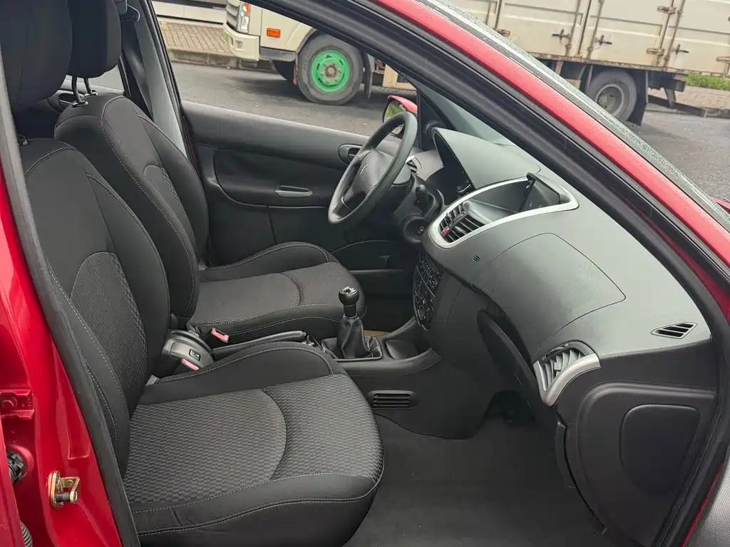 Peugeot 207 — миниатюра 13