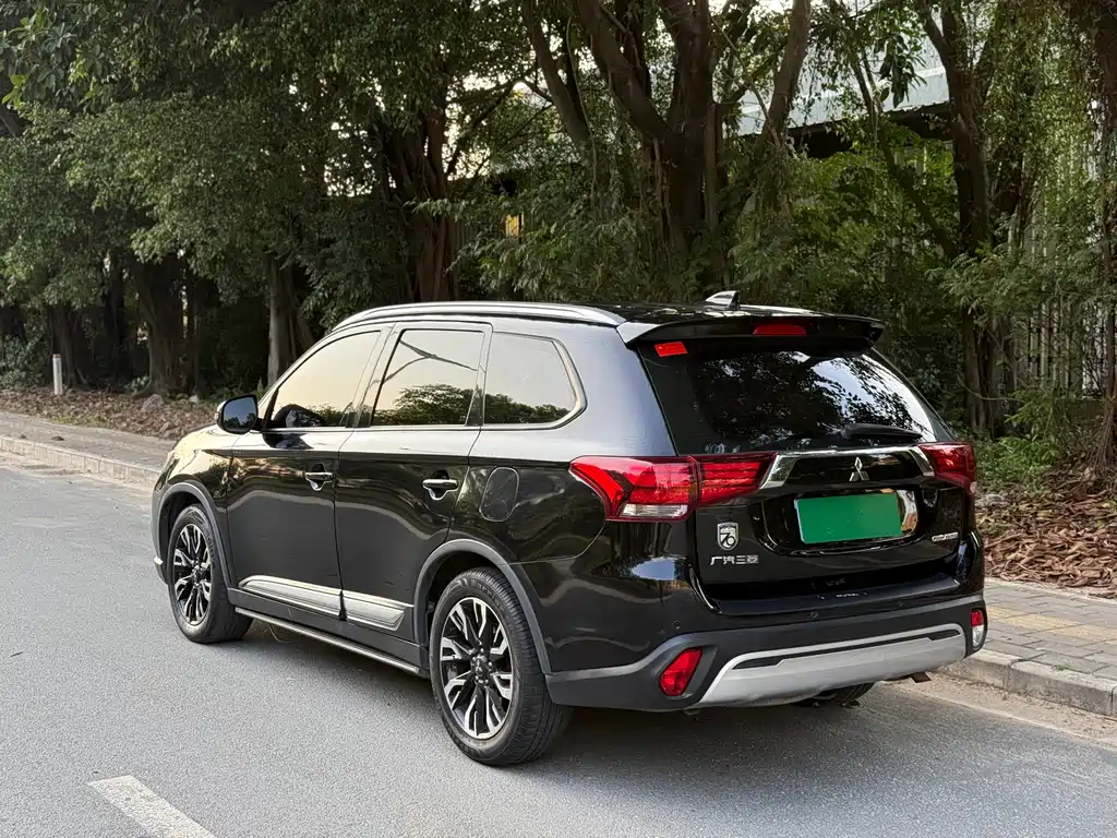Mitsubishi Outlander — миниатюра 4