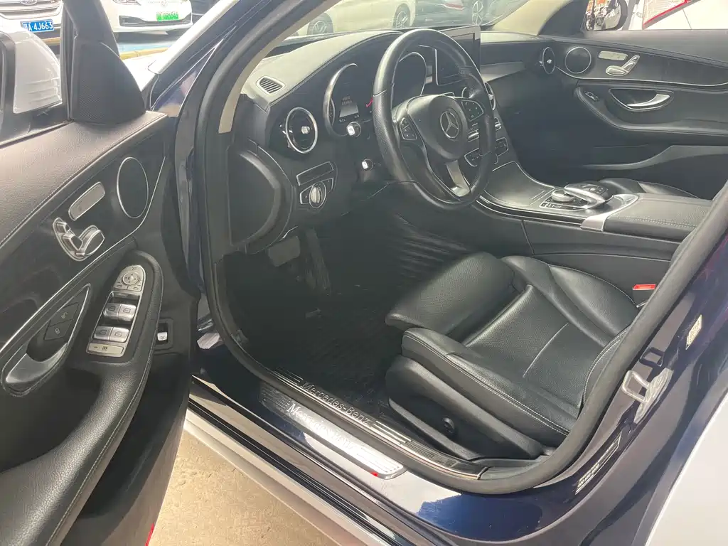 Mercedes-Benz C-Class — миниатюра 9