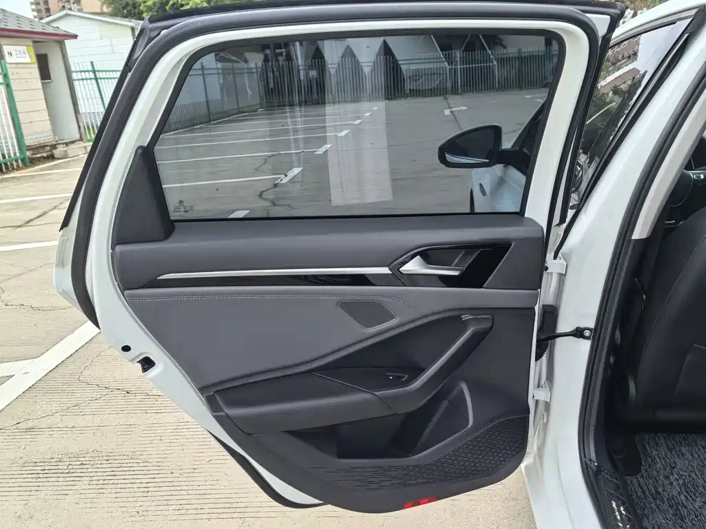 Volkswagen Sagitar — миниатюра 30