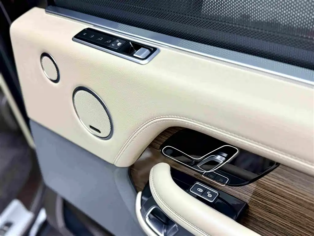 Land Rover Range Rover — миниатюра 17