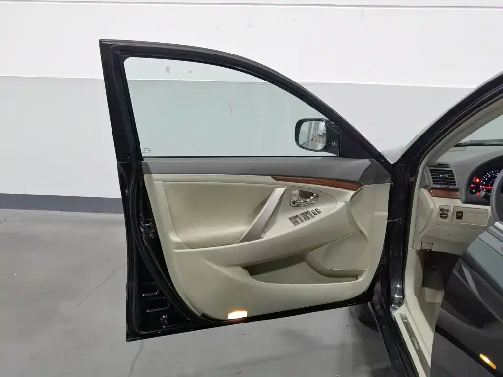 Toyota Camry — миниатюра 8