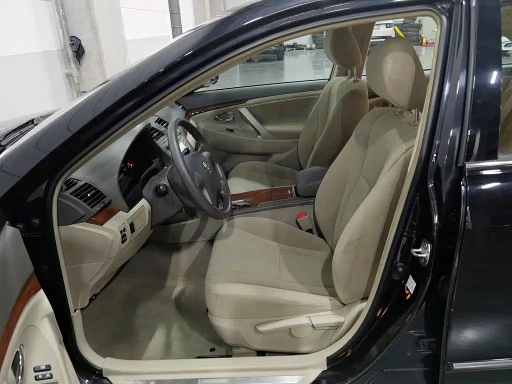 Toyota Camry — миниатюра 10