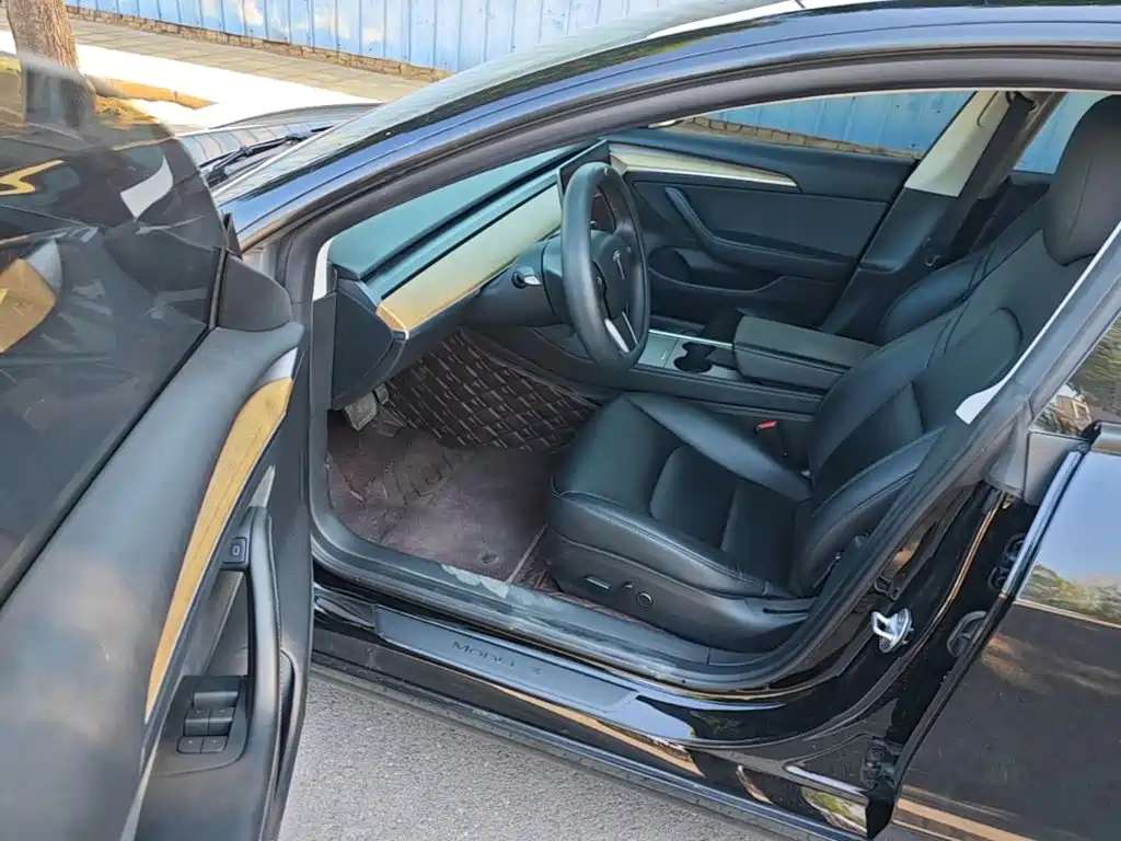 Tesla Model 3 — миниатюра 16