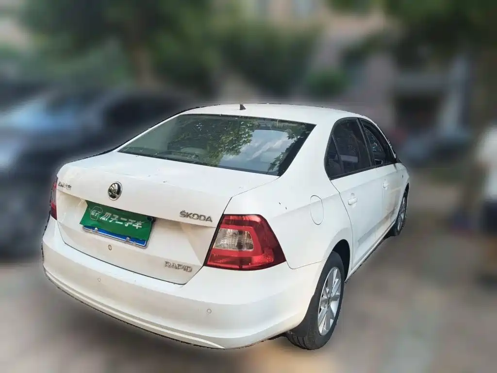 Skoda Rapid — миниатюра 4