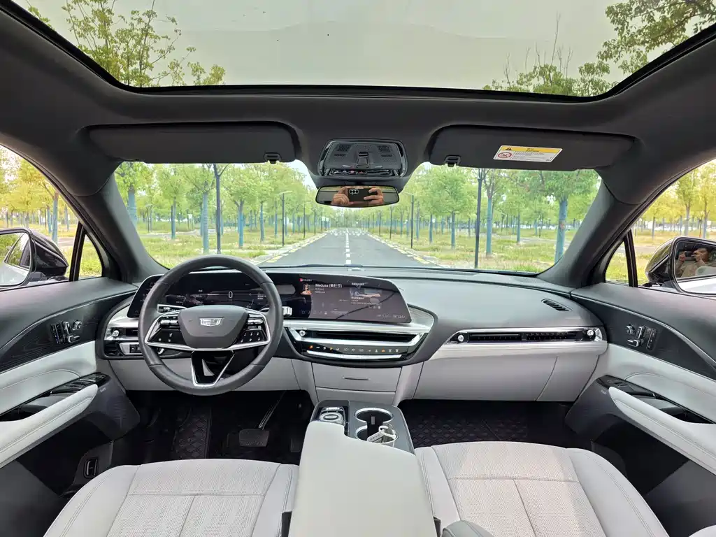 Cadillac Lyriq — миниатюра 14