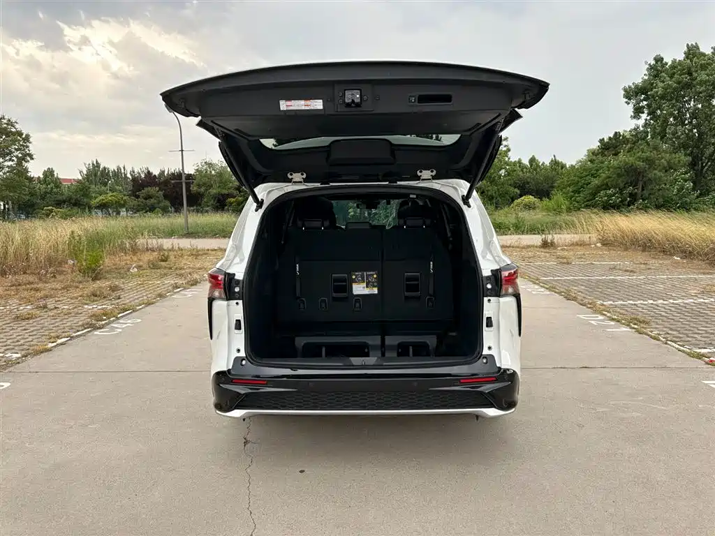 Toyota Granvia 2023 2.5L VIP