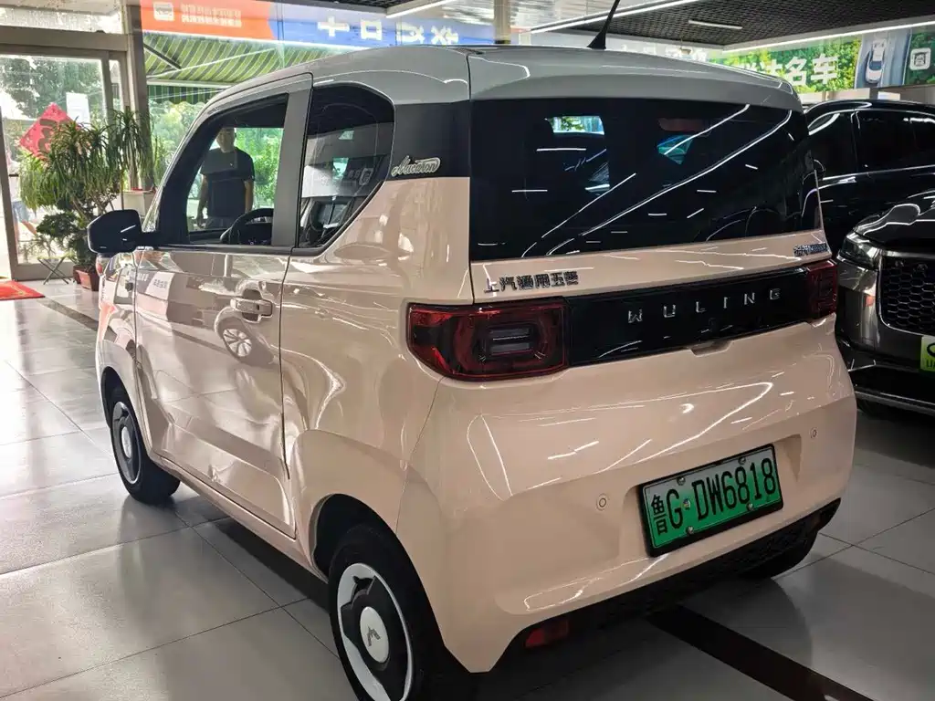 Wuling MINIEV — миниатюра 4