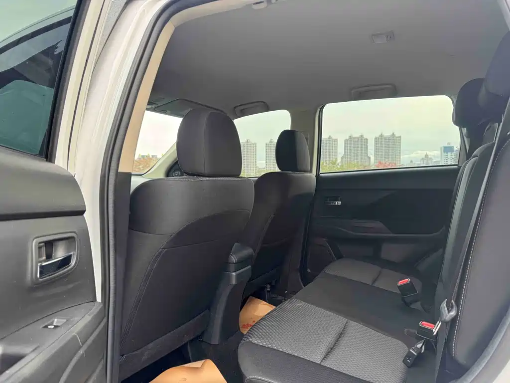 Mitsubishi Outlander — миниатюра 8