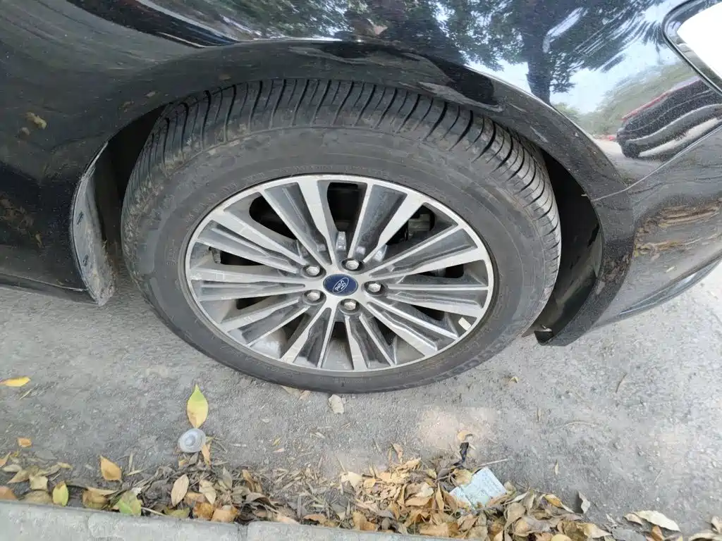 Ford Mondeo — миниатюра 8