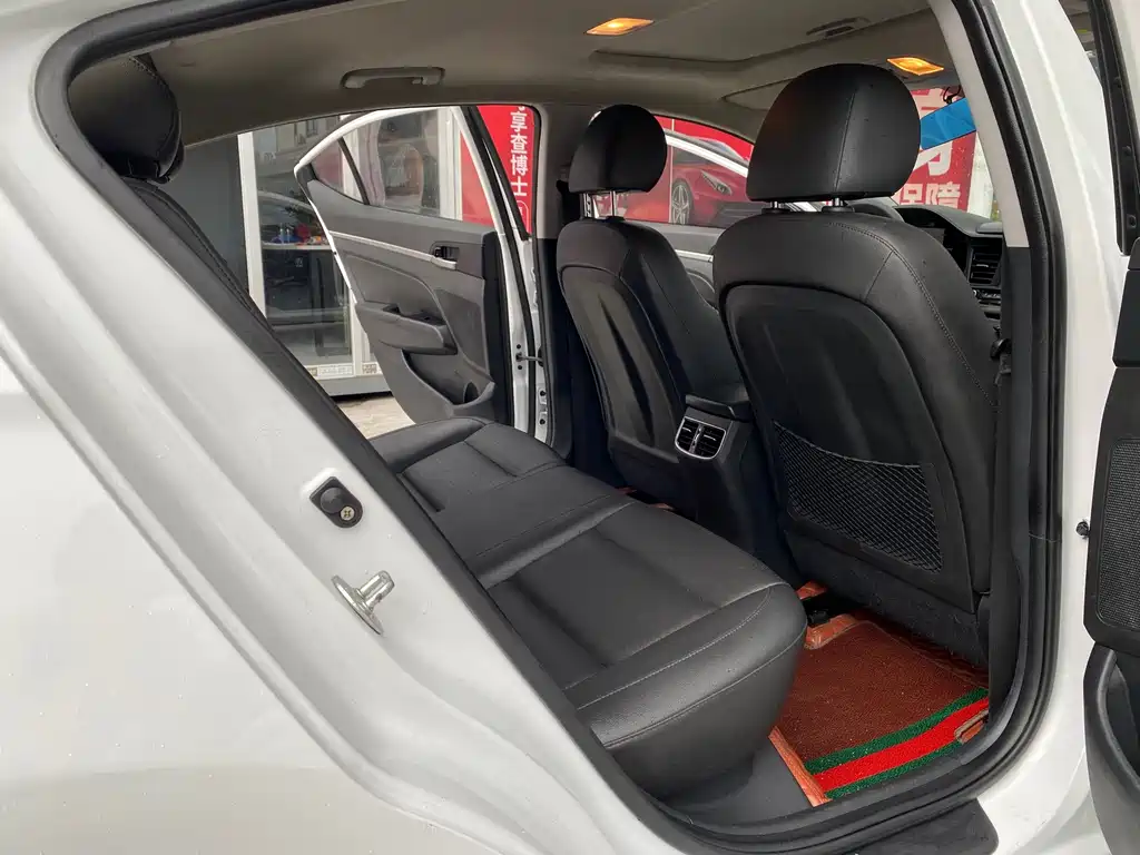 Hyundai Elantra — миниатюра 12