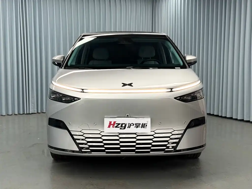 XPeng X9 — миниатюра 2